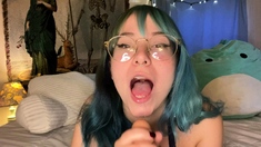 Cute amateur teen girl toying her pussy in bed on cam