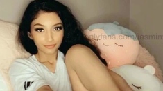 PUSSY BABE BRUNETTE masturbating