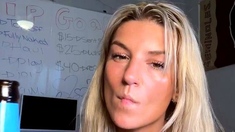amateur blonde solo webcam