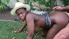 Twerking African Ebony MILF outdoor fuck