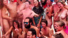 Nude bei Festival